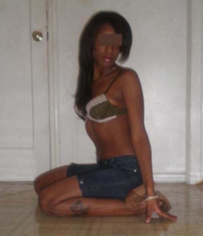 Fille séduisante à Saguenay pour une fellation sans capote Fille séduisante à Saguenay pour une fellation sans capote