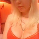 Femme très ouverte qui voudrait de grosses queues à pomper sur Laval Femme très ouverte qui voudrait de grosses queues à pomper sur Laval