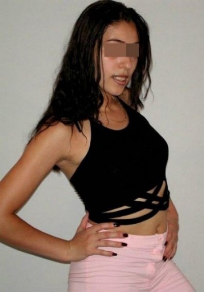 Femme très cochonne désire de queues poilues à sucer à Montréal Femme très cochonne désire de queues poilues à sucer à Montréal