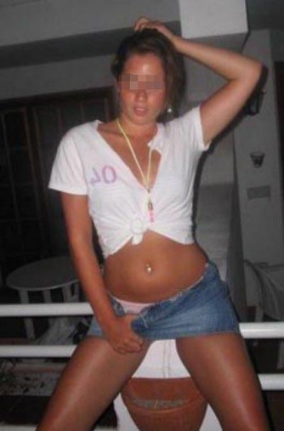 Belle fille sans tabou adorant faire des pipes