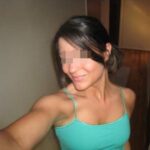 Fille d&eacute;lur&eacute;e d&eacute;sire pomper de petites bites &agrave; Saguenay