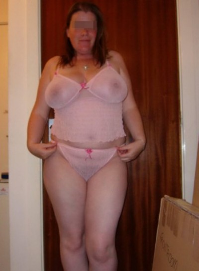 Assez belle femme désire de belles queues à pomper sur Québec Assez belle femme désire de belles queues à pomper sur Québec