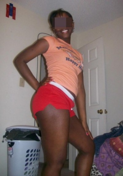 Fille dépravée veut se faire baiser sauvagement à Laval Fille dépravée veut se faire baiser sauvagement à Laval