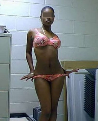 Nana très cochonne désirerait pomper une queue très longue à Gatineau Nana très cochonne désirerait pomper une queue très longue à Gatineau