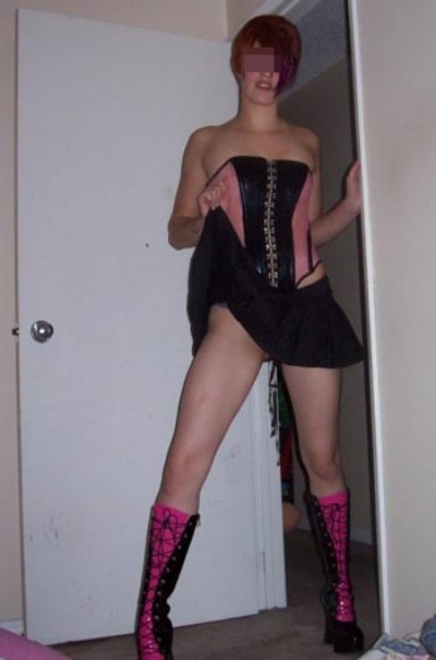 Vraie salope veut une très longue queue à pomper à Longueuil Vraie salope veut une très longue queue à pomper à Longueuil