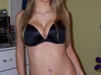 Belle femme chaude a envie de pomper une énorme queue sur Montréal