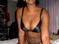 Femme bourgeoise qui adore la fellation en gorge profonde