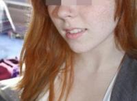 Fille très sexy qui aime la pipe en gorge profonde