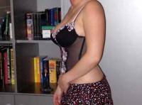 Femme aimant le sexe qui adore la fellation