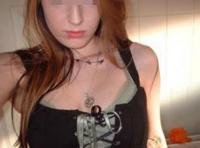 Femme chaude appréciant baiser