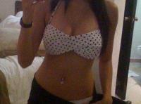 Belle fille pour une fellation sans capote sur Laval